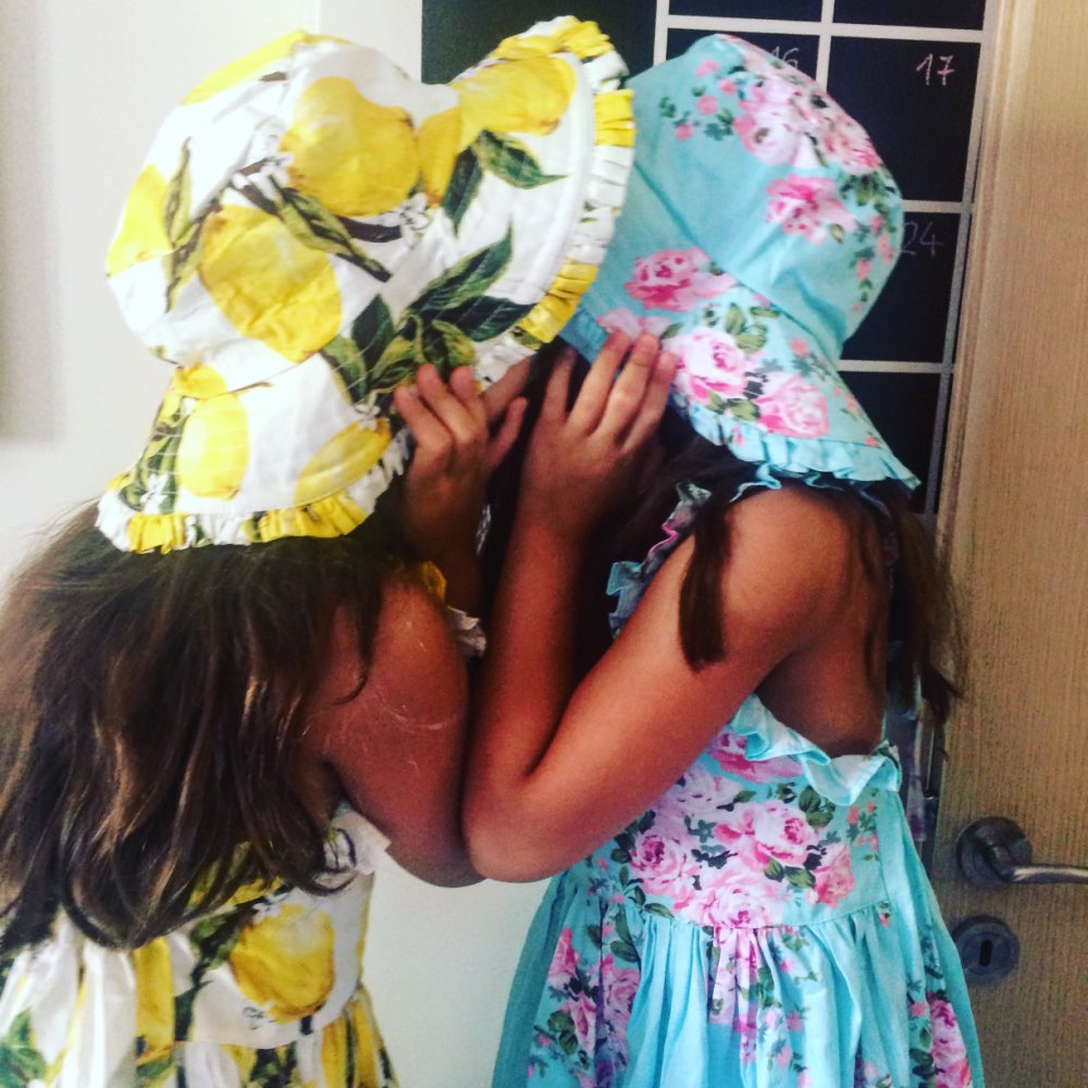 Baby Mädchen Kleid mit Hut und Blumendruck, Partykleid