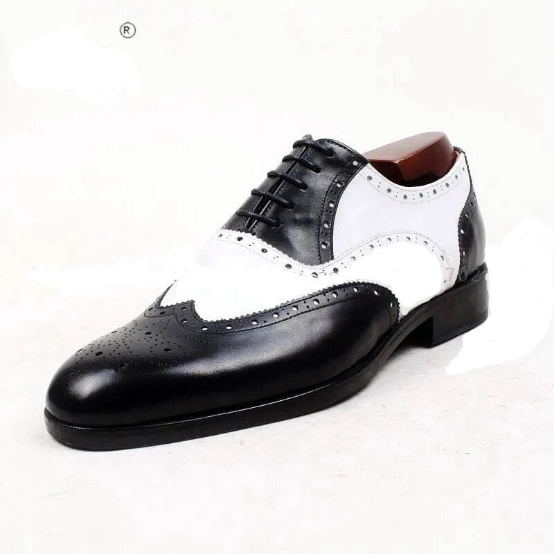 Maßgeschneiderter Lederschuh mit runder Zehenpartie, Medaillon, Weiß, Schwarz, gemischte Farben, 100 % echtes Kalbsleder