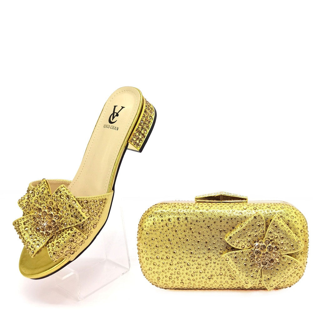 2023 neuestes italienisches Design Glänzende Schleife Kollokation Strass, Damen Schuh und Tasche Sets in Grüner Farbe
