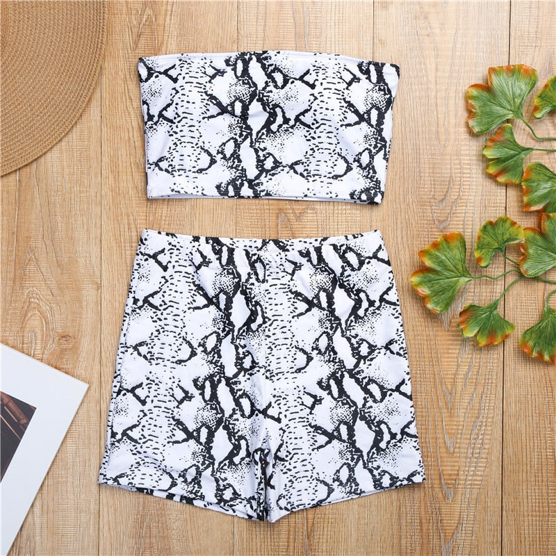 Damen Schlangenhaut Zweiteilige Set, trägerlos Low Cut rückenfrei, elastische Taille, Shorts Sommer Mode Beachwear 2 Pcs Outfits