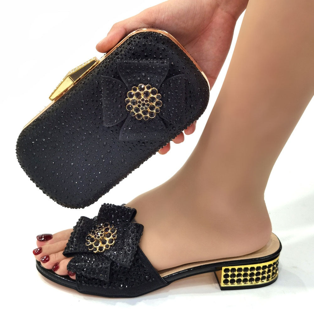 2023 neuestes italienisches Design Glänzende Schleife Kollokation Strass, Damen Schuh und Tasche Sets in Grüner Farbe