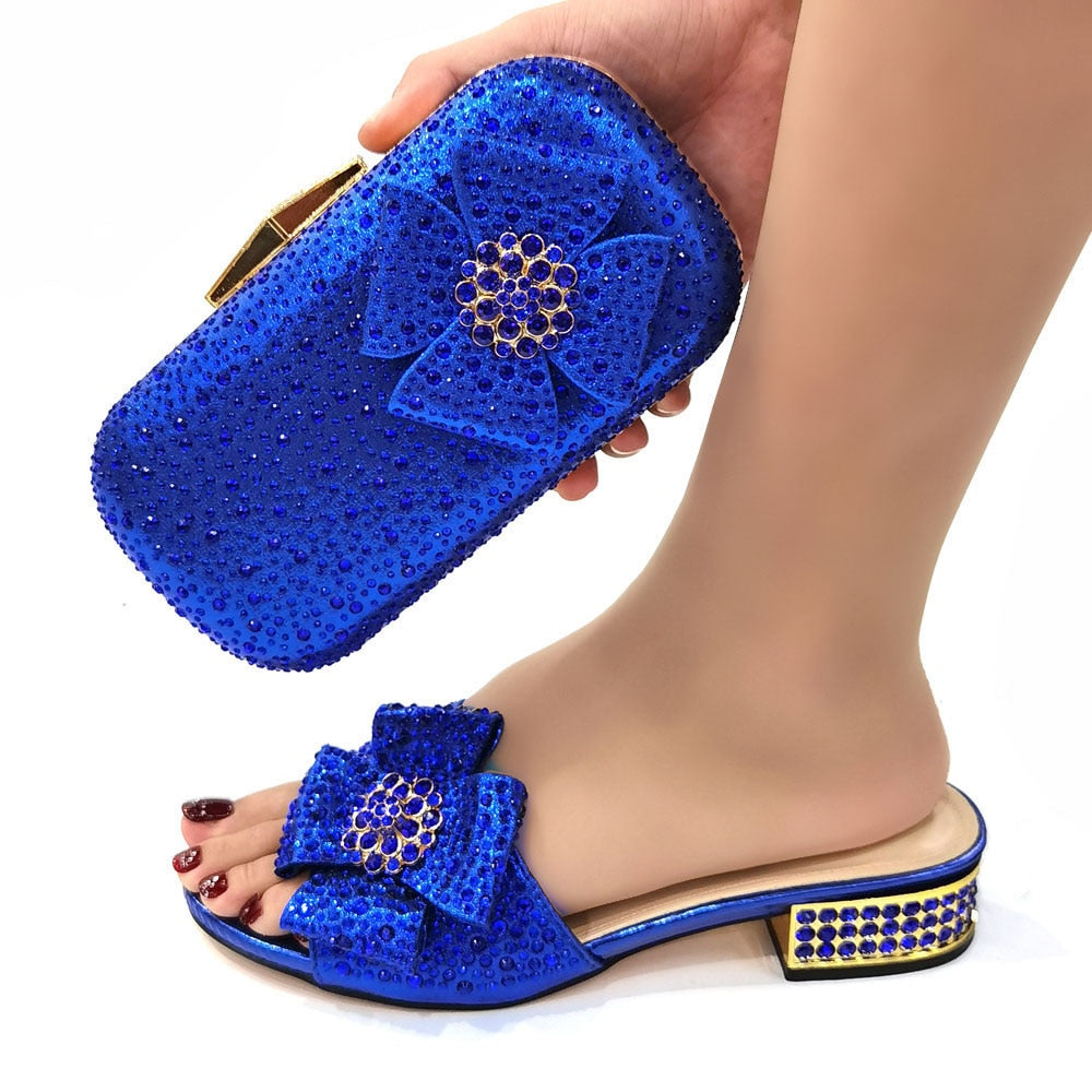 2023 neuestes italienisches Design Glänzende Schleife Kollokation Strass, Damen Schuh und Tasche Sets in Grüner Farbe