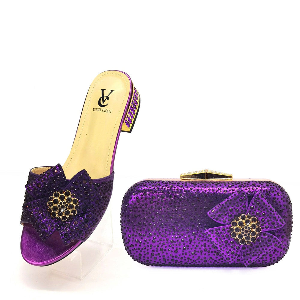 2023 neuestes italienisches Design Glänzende Schleife Kollokation Strass, Damen Schuh und Tasche Sets in Grüner Farbe
