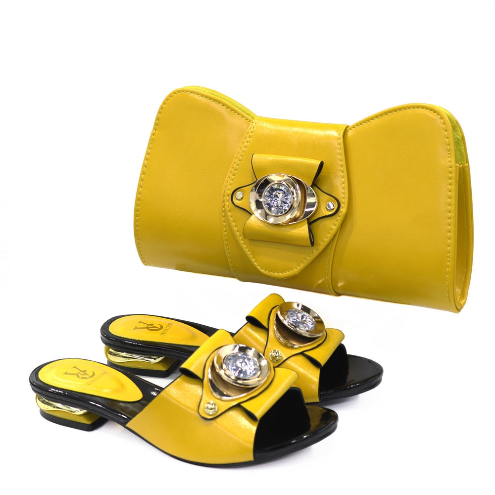 2023 neuestes italienisches Design Mode afrikanische Frauen, niedrige Ferse bequeme Schuhe und Taschen Set