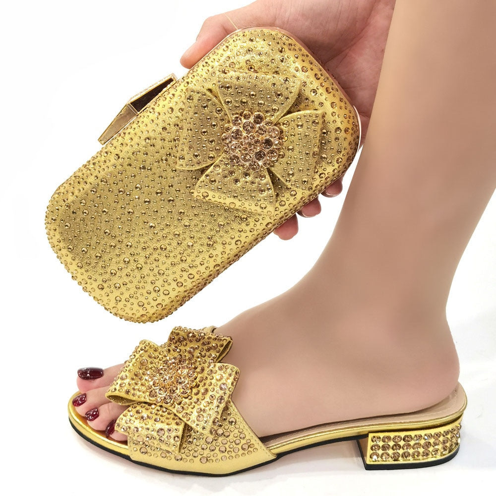 2023 neuestes italienisches Design Glänzende Schleife Kollokation Strass, Damen Schuh und Tasche Sets in Grüner Farbe