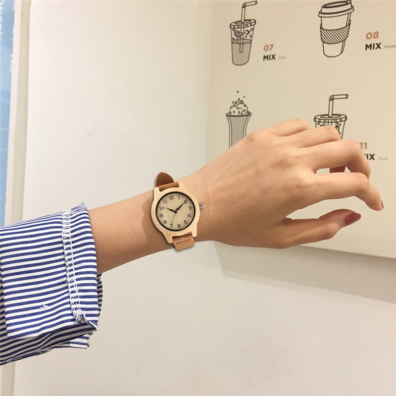 Neuer Stil Natur Bambus FrauenUhren, Kreative Arabische Ziffern Zifferblatt, Minimalistische Damenuhr, Lederband Holz Uhr Geschenk