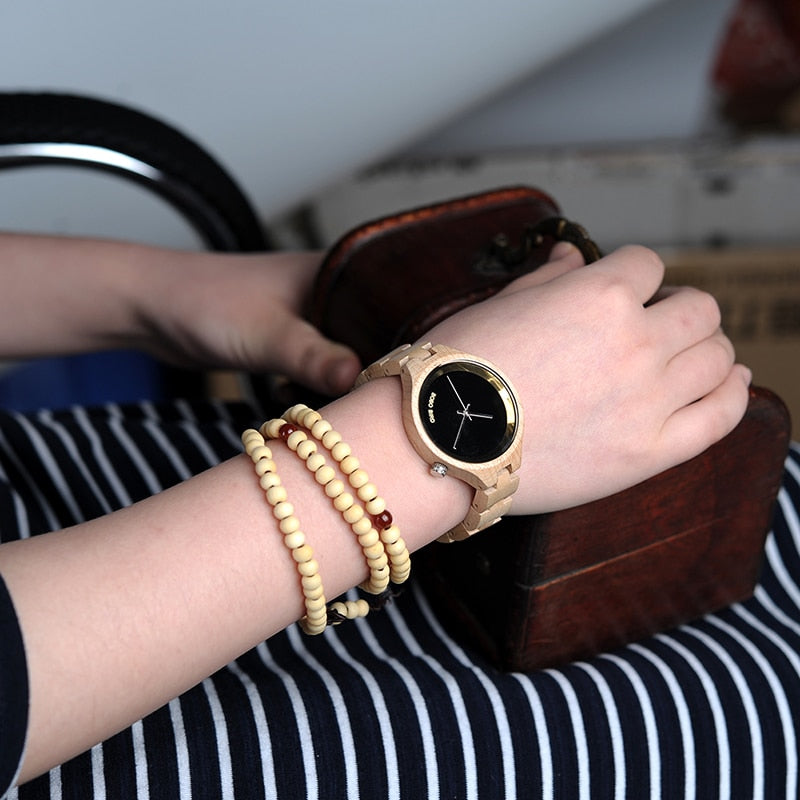 BOBO BIRD P16 Einfache Frauen hölzerne Uhren, Klassisches schwarzes Zifferblatt Damen Quarz Kleid Uhr in hölzernen Box