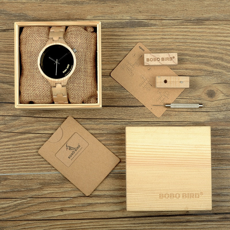 BOBO BIRD P16 Einfache Frauen hölzerne Uhren, Klassisches schwarzes Zifferblatt Damen Quarz Kleid Uhr in hölzernen Box