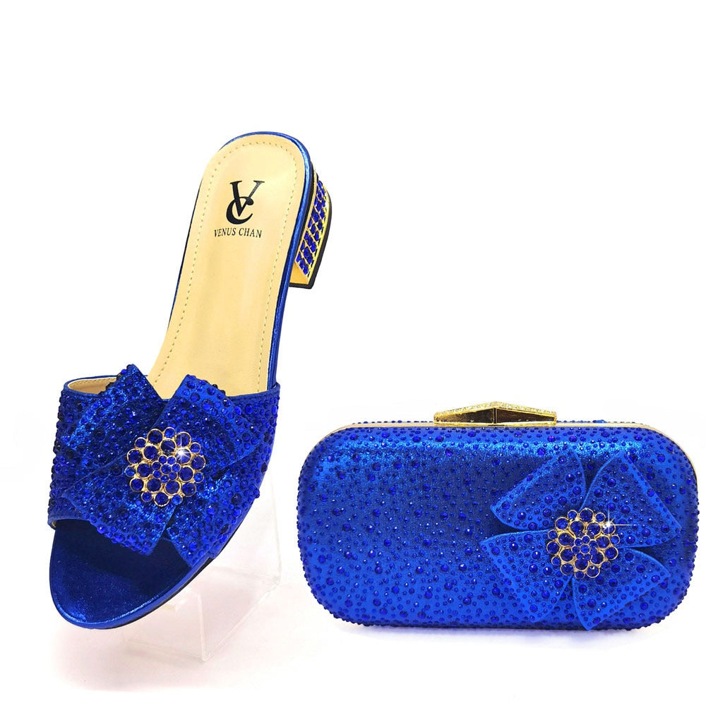2023 neuestes italienisches Design Glänzende Schleife Kollokation Strass, Damen Schuh und Tasche Sets in Grüner Farbe