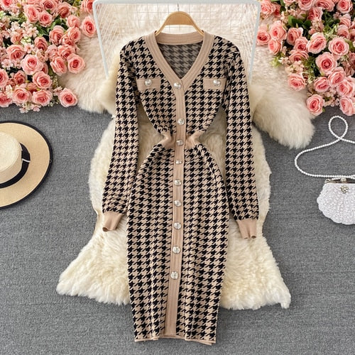 Elegante gestricktes Büro Damenkleid mit V-Ausschnitt