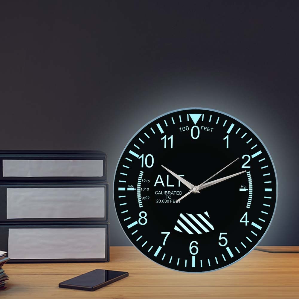 Klassische runde Wanduhr mit Höhenmesser
