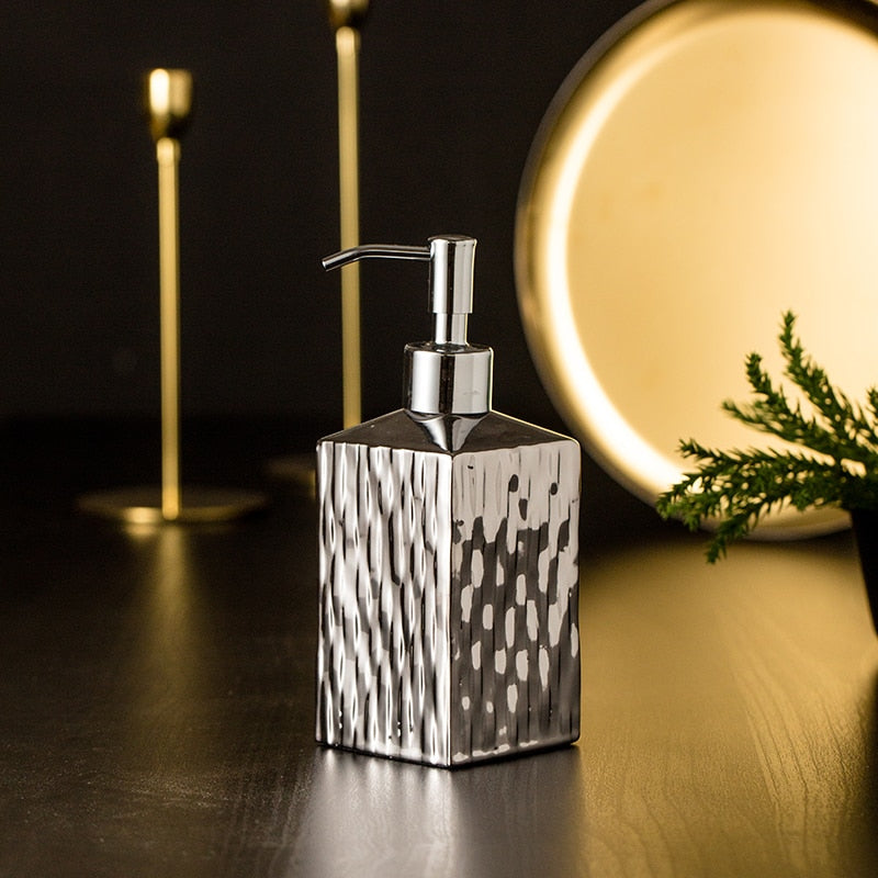 Vergoldeter Badezimmer-Accessoires-Set aus Keramik