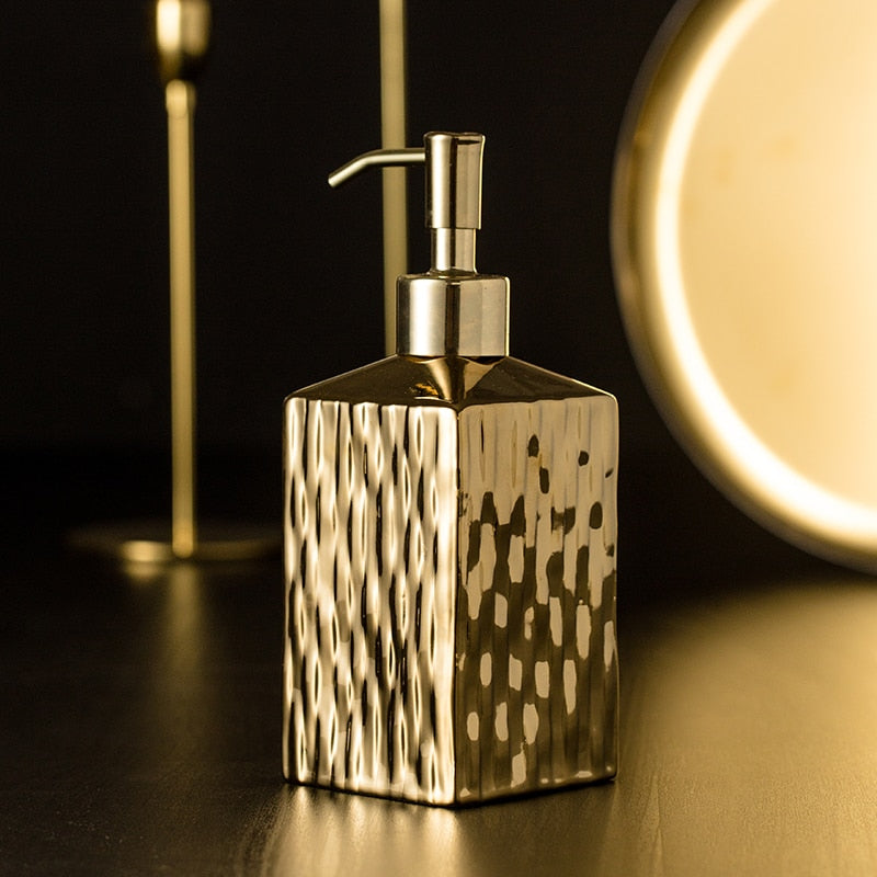 Vergoldeter Badezimmer-Accessoires-Set aus Keramik