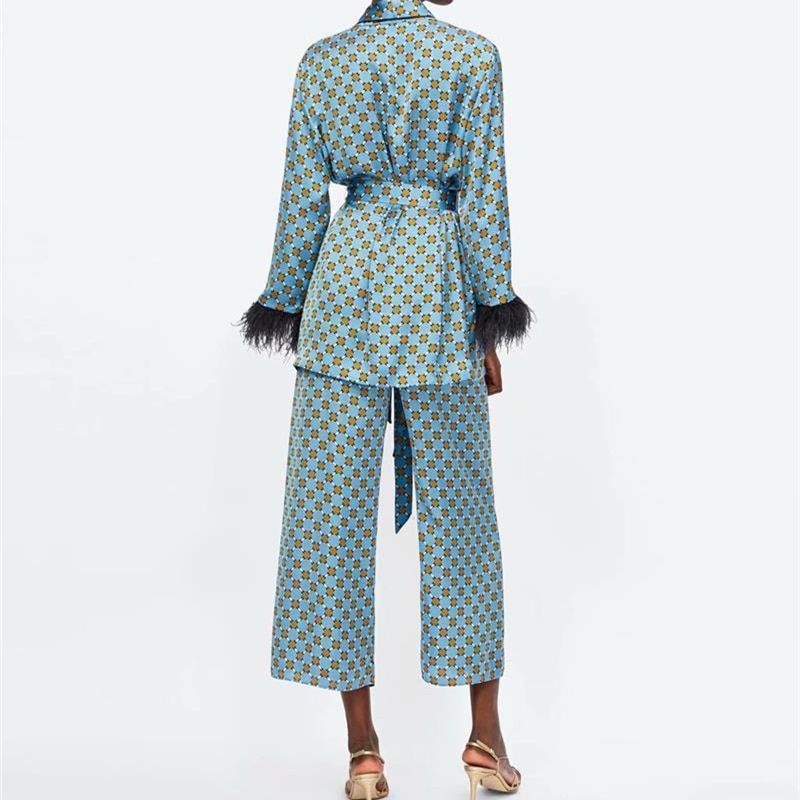 Damenanzüge, LOOSE Blau bedruckte Kimonojacke mit Federärmeln