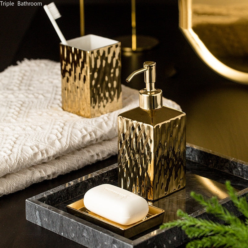 Vergoldeter Badezimmer-Accessoires-Set aus Keramik