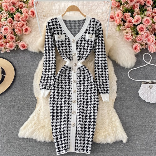 Elegante gestricktes Büro Damenkleid mit V-Ausschnitt