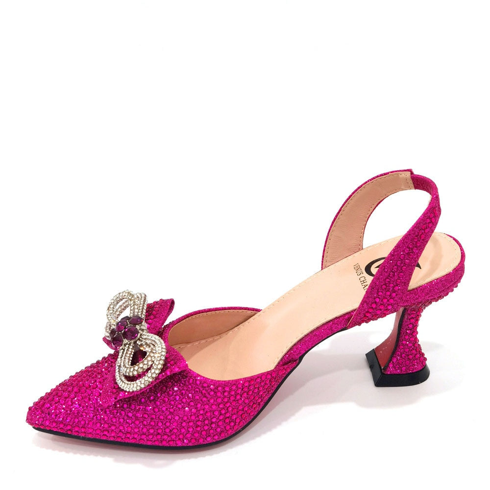 Damen-High-Heel-Spitzzehen-Sandalen, neuestes italienisches Design, Schuhe und Taschen-Set