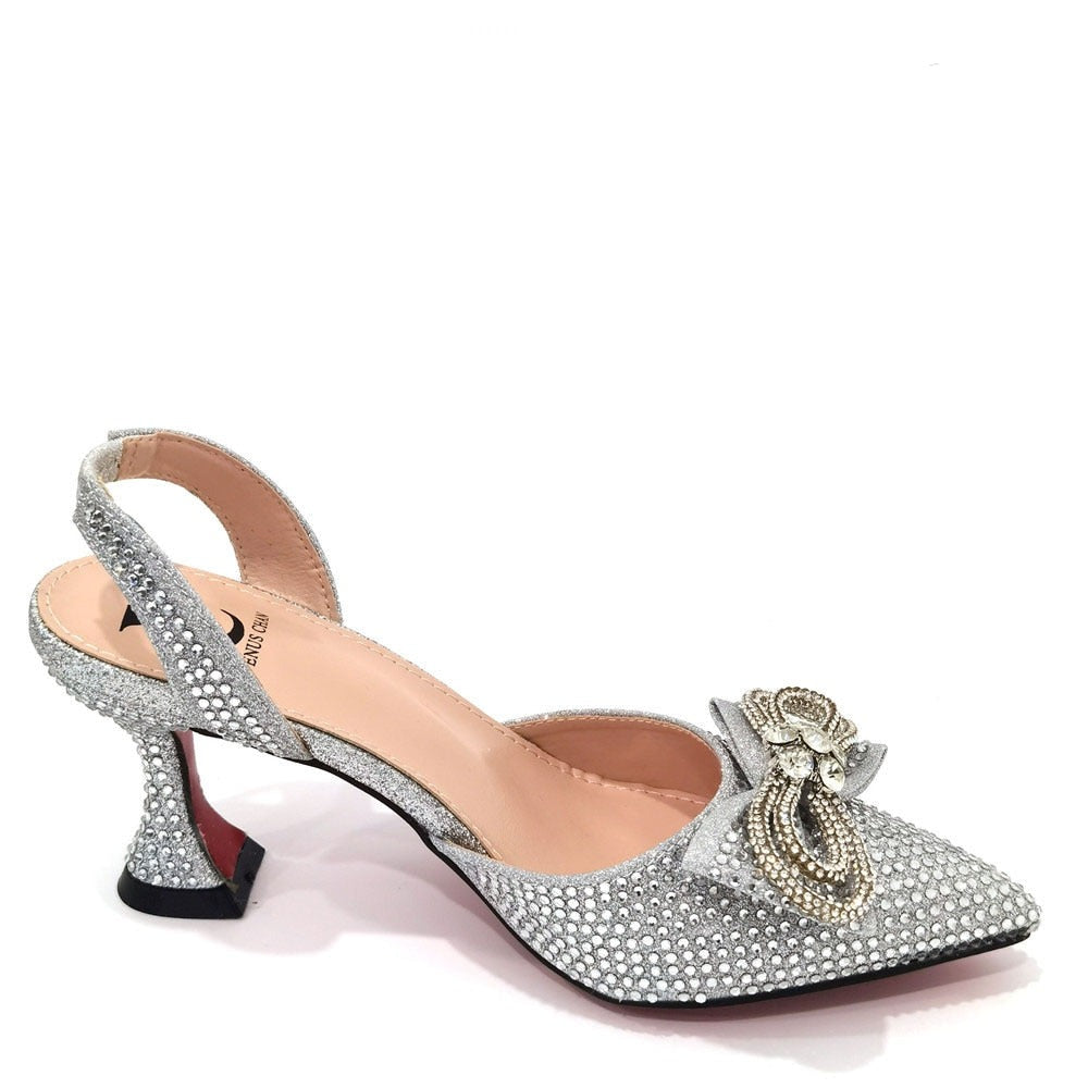 Damen-High-Heel-Spitzzehen-Sandalen, neuestes italienisches Design, Schuhe und Taschen-Set