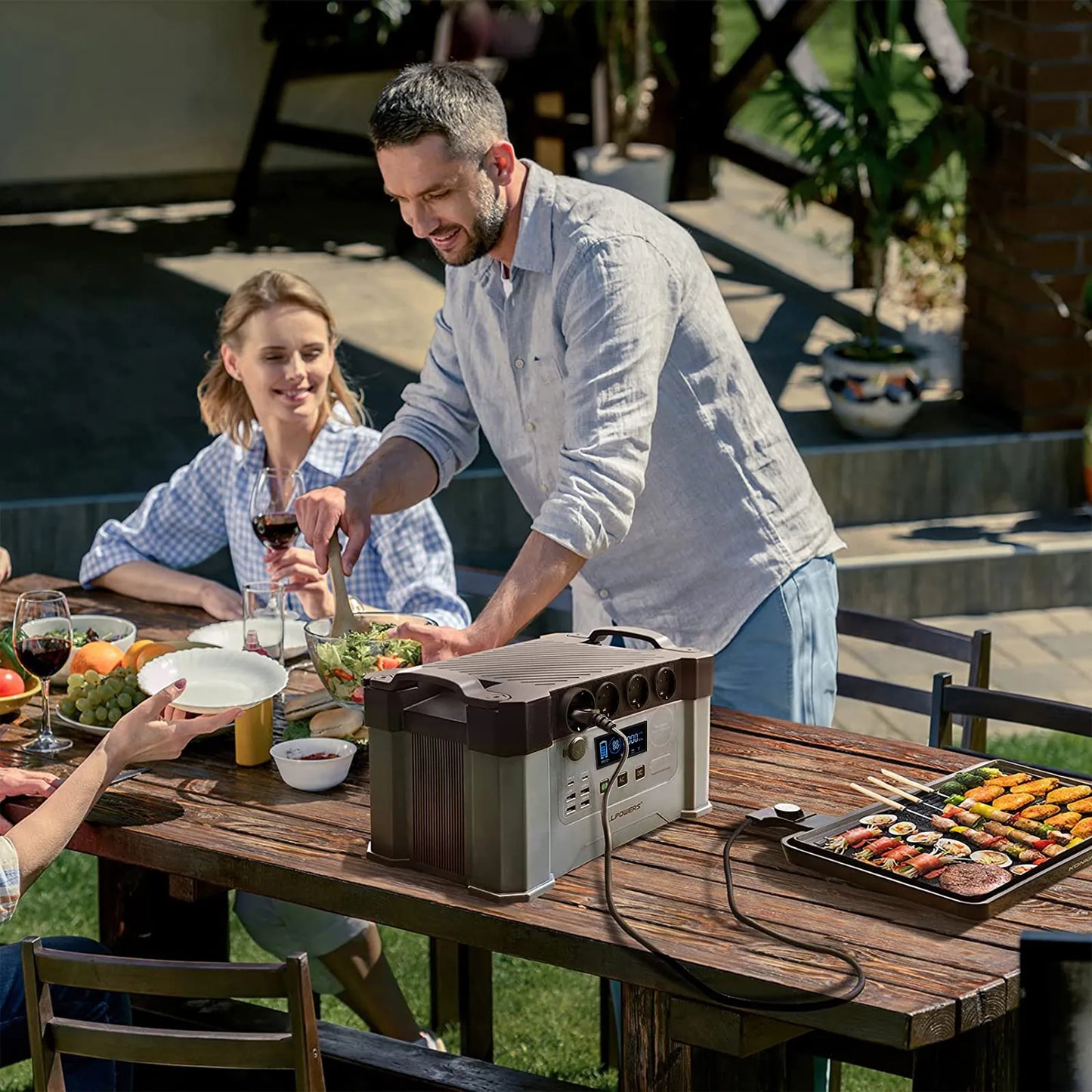 Solargenerator 2000 W Batterieladegerät, 110 V/230 V reine Sinuswellen-Wechselstromsteckdose mit 2 x 100 W tragbarem Solarpanel für den Außenbereich