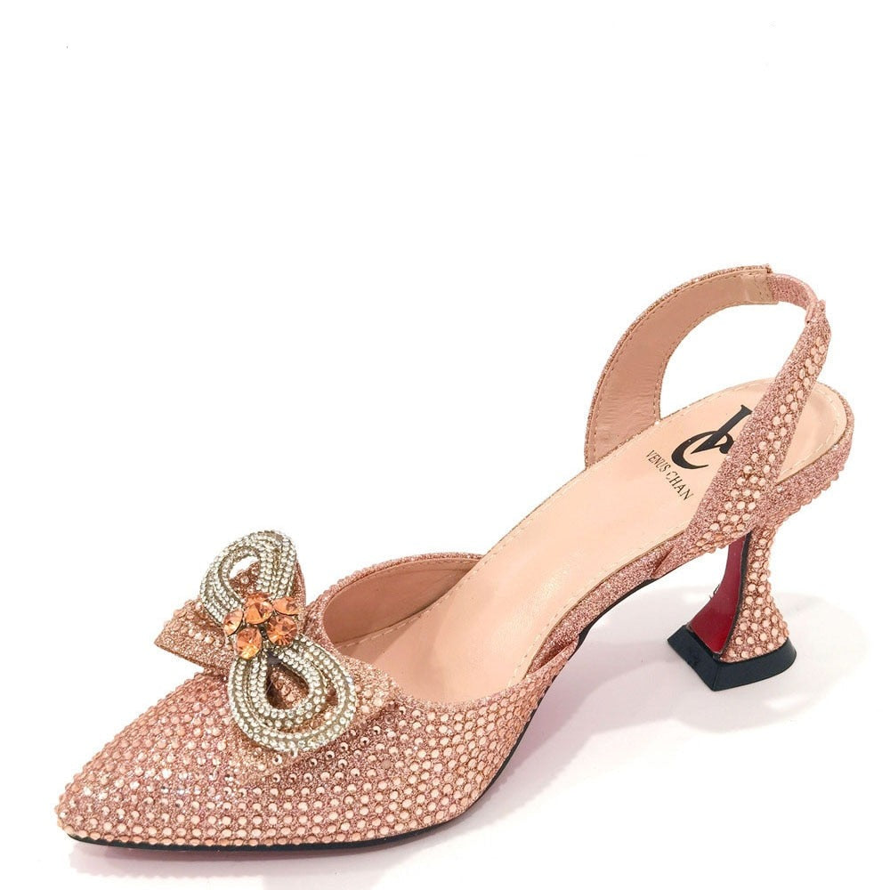 Damen-High-Heel-Spitzzehen-Sandalen, neuestes italienisches Design, Schuhe und Taschen-Set