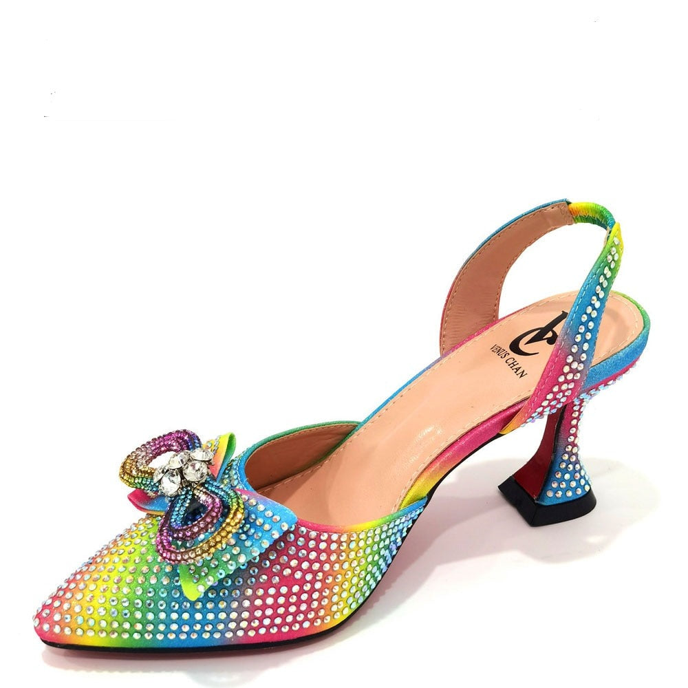 Damen-High-Heel-Spitzzehen-Sandalen, neuestes italienisches Design, Schuhe und Taschen-Set