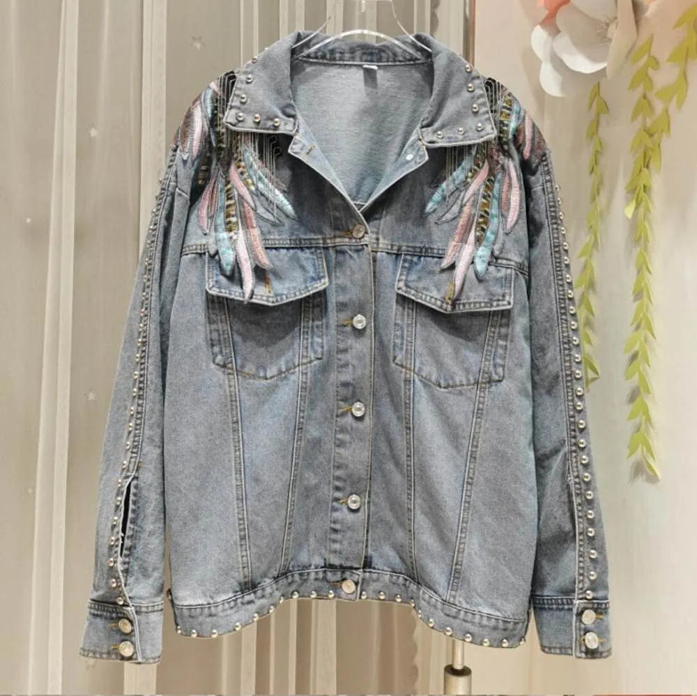 Rivet Wings Bestickte Damen Jeansjacke mit Metallquasten und Nieten