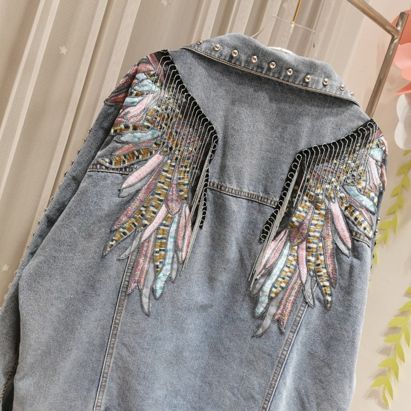 Rivet Wings Bestickte Damen Jeansjacke mit Metallquasten und Nieten