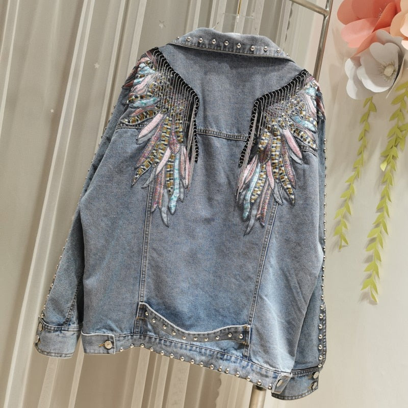 Rivet Wings Bestickte Damen Jeansjacke mit Metallquasten und Nieten