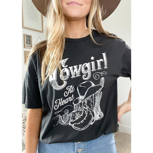 Bedruckter Sommer Cowgirl T-shirts "Im Herzen Druck"  in einem einzigartigen Design