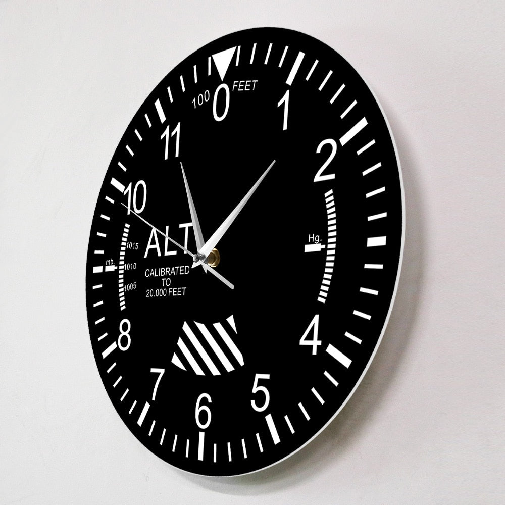 Klassische runde Wanduhr mit Höhenmesser