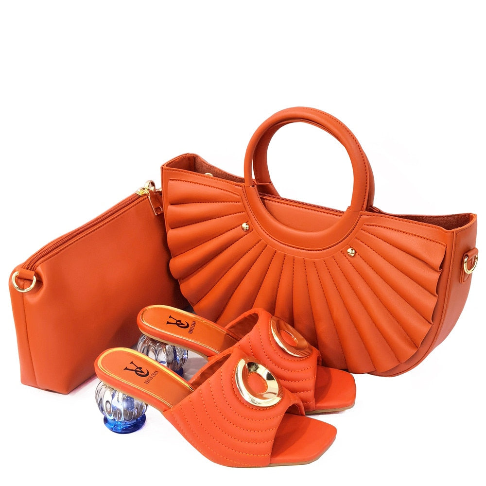 Mode Marken Hausschuhe für Damen Elegante Fersen, Sandalen und Taschen-Set
