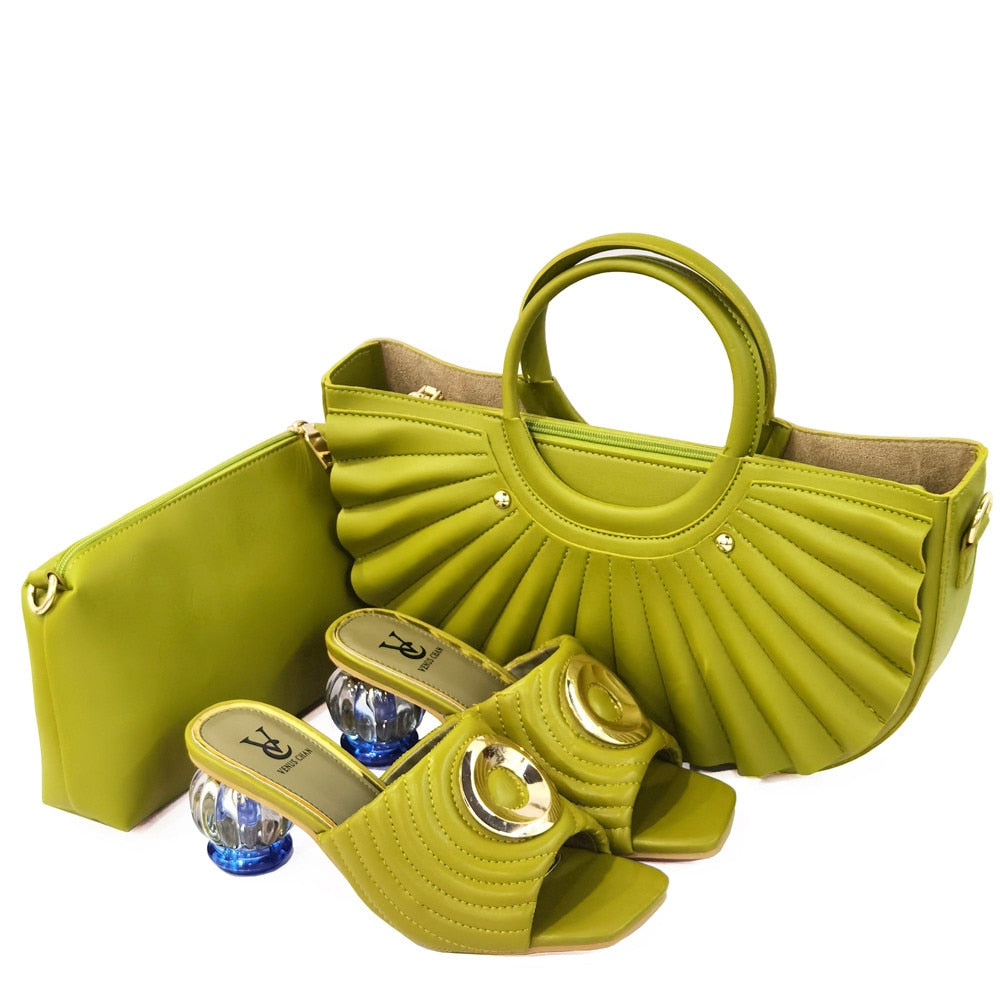 Mode Marken Hausschuhe für Damen Elegante Fersen, Sandalen und Taschen-Set