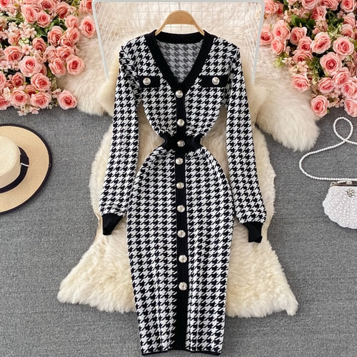 Elegante gestricktes Büro Damenkleid mit V-Ausschnitt