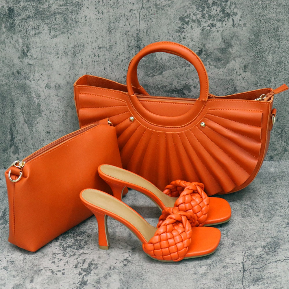Mode Marken Hausschuhe für Damen Elegante Fersen, Sandalen und Taschen-Set
