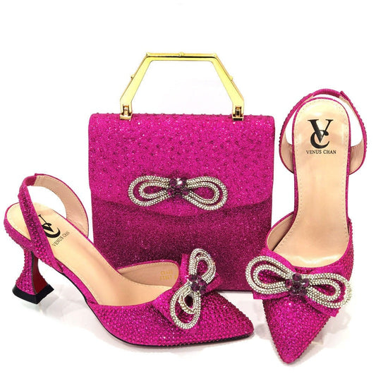 Damen-High-Heel-Spitzzehen-Sandalen, neuestes italienisches Design, Schuhe und Taschen-Set