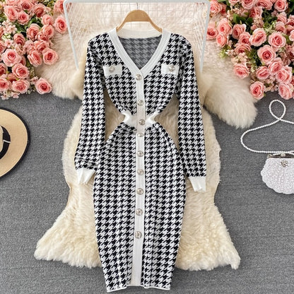 Elegante gestricktes Büro Damenkleid mit V-Ausschnitt